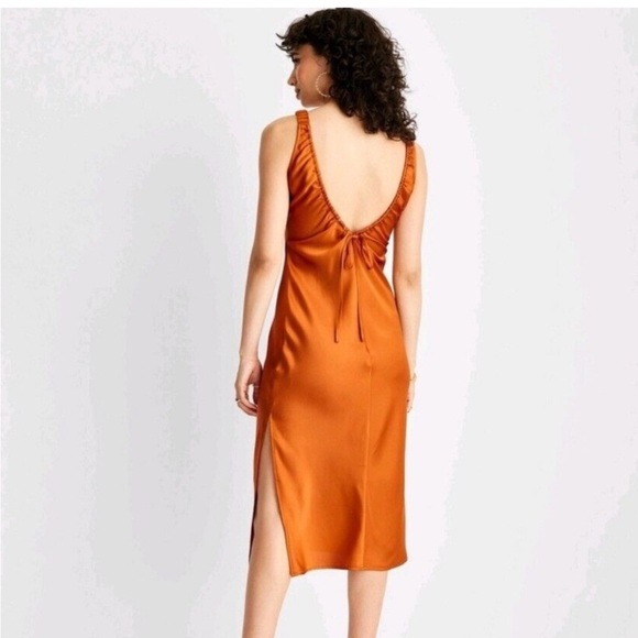 Elegant Orange Midi Dress - Picture 3 of 3